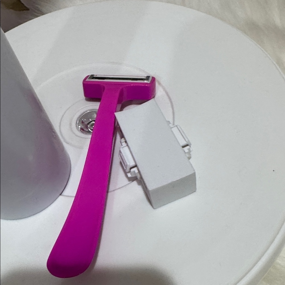 V- Pink Razor - Picture 2 of 3